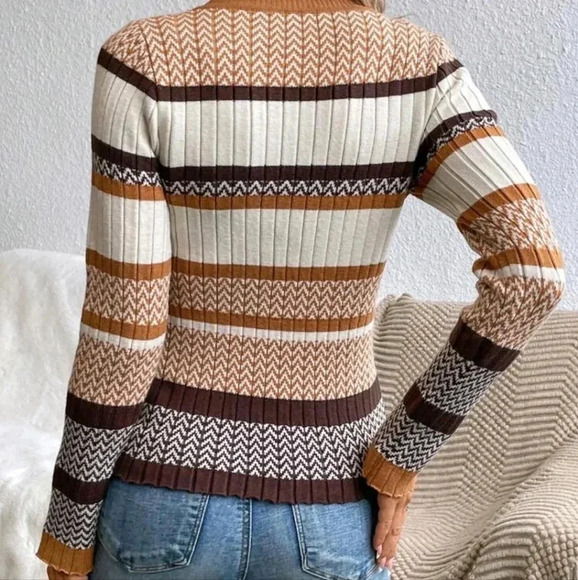 Striped Pattern Ribbed Knit Sweater - Picture 4 of 4